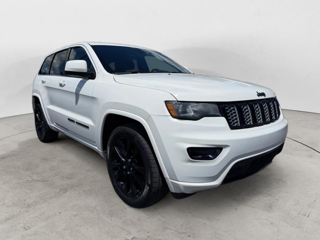 2017 Jeep Grand Cherokee — rear three-quarter view